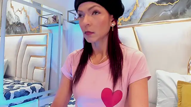 Snapshot of HannaPetit chatting on 11-04-25, 07:02 HannaPetit online show from 11-04-25, 07:02