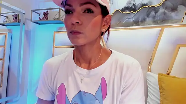 Snapshot of HannaPetit chatting on 11-05-25, 06:52 HannaPetit online show from 11-05-25, 06:52