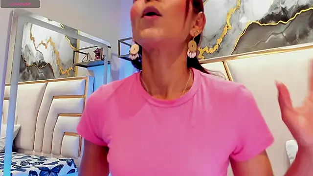 Snapshot of HannaPetit chatting on 11-06-25, 06:53 HannaPetit online show from 11-06-25, 06:53