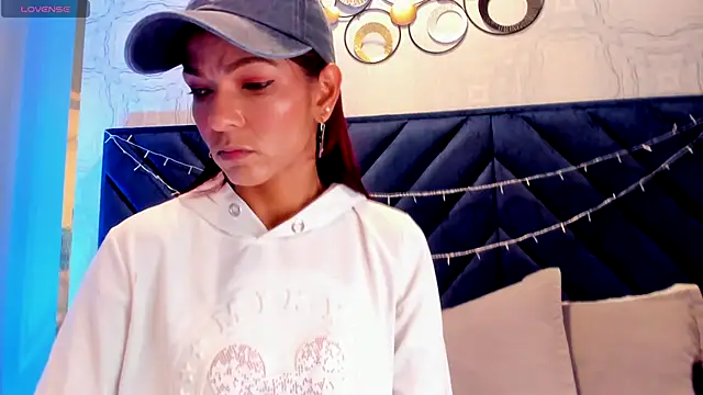 HannaPetit online show from 12-21-25, 11:50