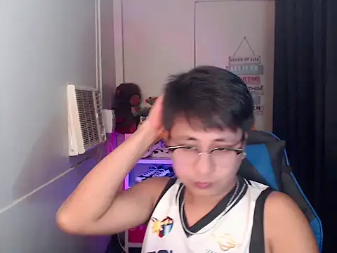 Snapshot of khael_moreno chatting on 11-22-25, 10:42 khael moreno online show from 11-22-25, 10:42