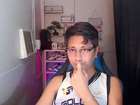 Snapshot of khael_moreno chatting on 12-02-25, 04:07 khael moreno online show from 12-02-25, 04:07