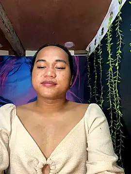 Snapshot of bettina_love chatting on 12-03-25, 03:43 bettina love online show from 12-03-25, 03:43