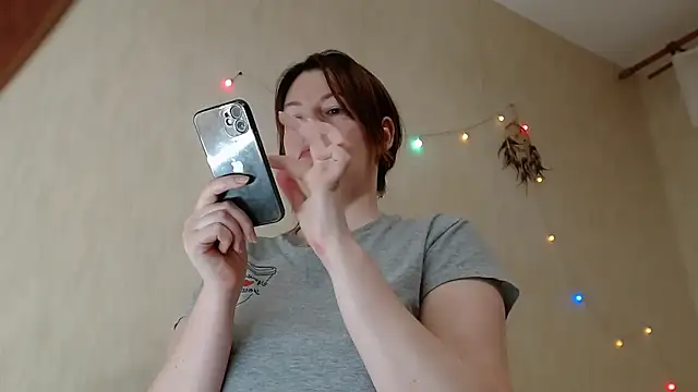 Snapshot of Kira_land chatting on 03-10-25, 05:29 Kira land online show from 03-10-25, 05:29