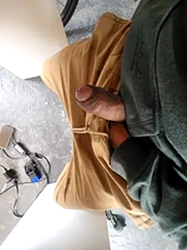 Brown Andres online show from 04-23-26, 02:08