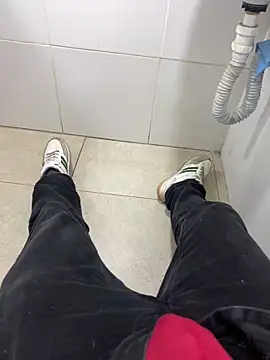 Snapshot of stuard-19 chatting on 10-29-25, 03:42 stuard-19 online show from 10-29-25, 03:42