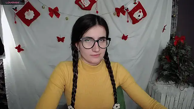 Snapshot of MaryEm976 chatting on 12-24-24, 12:00 MaryEm976 online show from 12-24-24, 12:00