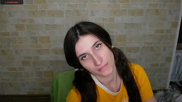 Snapshot of MaryEm976 chatting on 02-08-25, 01:01 MaryEm976 online show from 02-08-25, 01:01