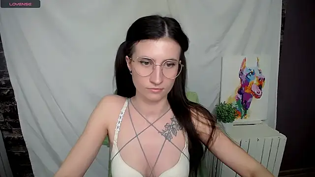 Snapshot of MaryEm976 chatting on 03-12-25, 12:57 MaryEm976 online show from 03-12-25, 12:57