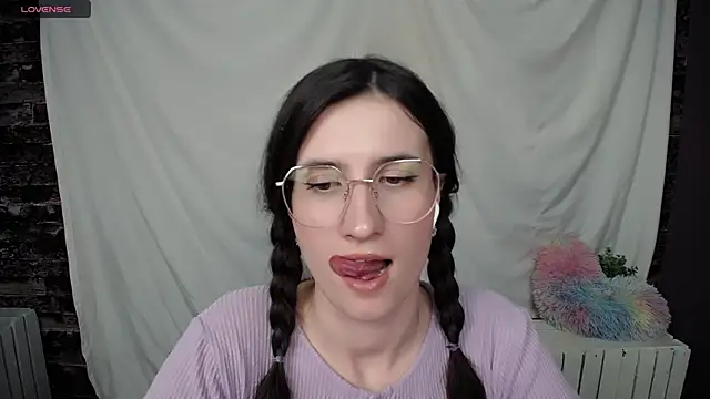 Snapshot of MaryEm976 chatting on 03-19-25, 10:44 MaryEm976 online show from 03-19-25, 10:44