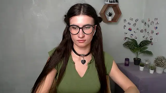 Snapshot of MaryEm976 chatting on 09-29-25, 06:51 MaryEm976 online show from 09-29-25, 06:51