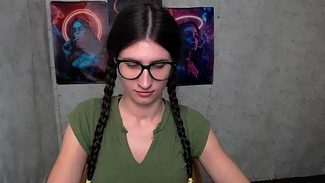 Snapshot of MaryEm976 chatting on 10-18-25, 07:53 MaryEm976 online show from 10-18-25, 07:53