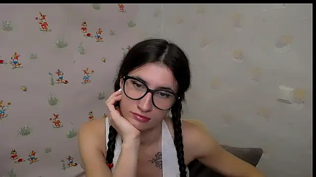 Snapshot of MaryEm976 chatting on 10-24-25, 09:06 MaryEm976 online show from 10-24-25, 09:06