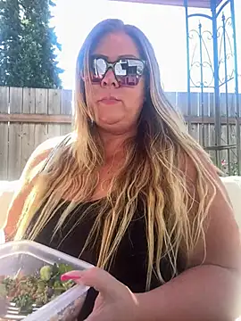JESS LOVES online show from 06-18-26, 11:53