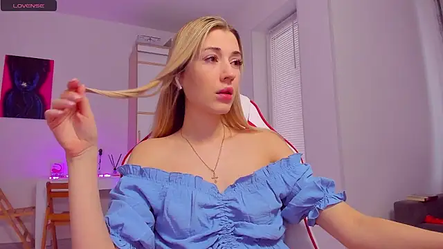 Snapshot of HotCarolineXO chatting on 02-03-25, 07:40 HotCarolineXO online show from 02-03-25, 07:40