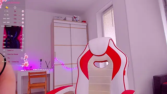 Snapshot of HotCarolineXO chatting on 10-04-25, 11:52 HotCarolineXO online show from 10-04-25, 11:52