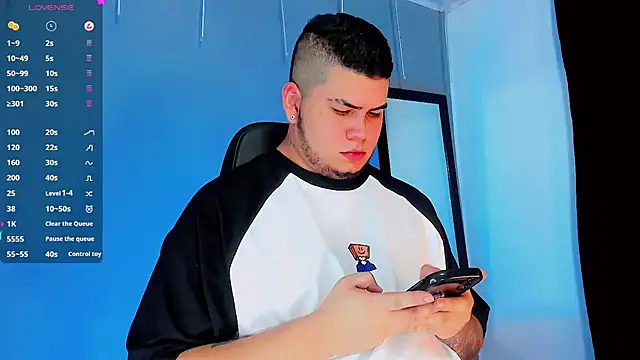 Snapshot of Thomas_chubbyxhot chatting on 01-04-25, 10:05 Thomas chubbyxhot online show from 01-04-25, 10:05