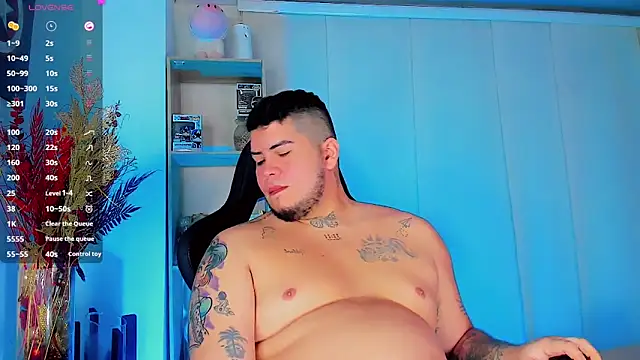 Snapshot of Thomas_chubbyxhot chatting on 02-13-25, 08:48 Thomas chubbyxhot online show from 02-13-25, 08:48