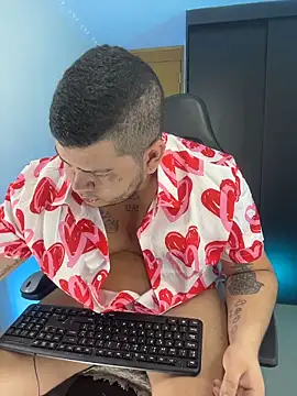 Snapshot of Thomas_chubbyxhot chatting on 11-10-25, 11:04 Thomas chubbyxhot online show from 11-10-25, 11:04