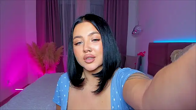 Snapshot of KylieLips chatting on 09-29-25, 06:57 KylieLips online show from 09-29-25, 06:57