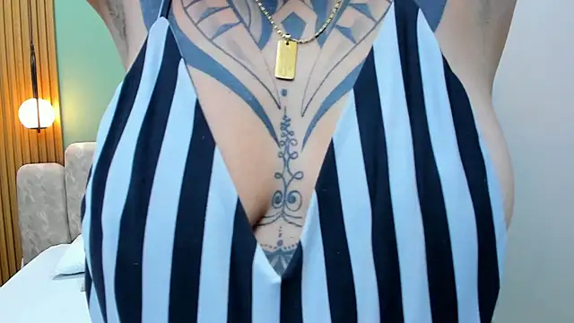 NicoleBlum online show from 03-10-25, 04:46