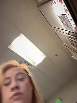 cinnatitties online show from 10-07-25, 04:15