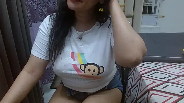 Snapshot of Lovelywife786 chatting on 05-03-26, 05:19 Lovelywife786 online show from 05-03-26, 05:19