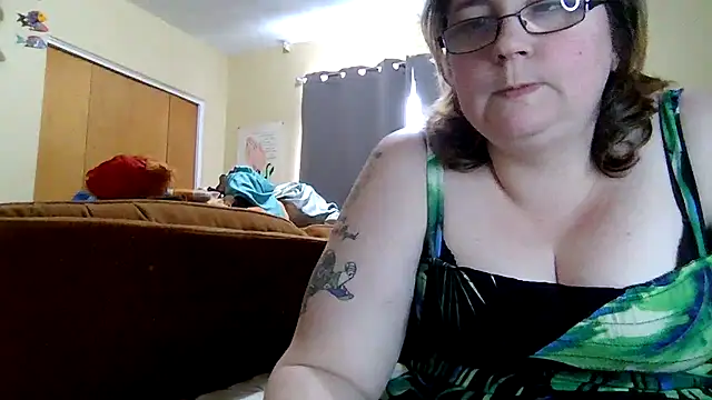 Snapshot of newfieocean chatting on 03-10-25, 06:45 newfieocean online show from 03-10-25, 06:45
