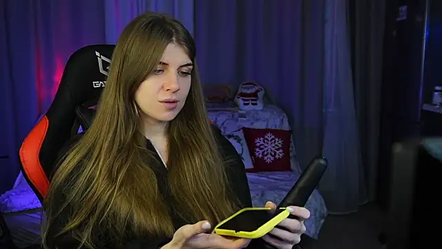 Snapshot of Just_alice chatting on 12-27-24, 12:45 Just alice online show from 12-27-24, 12:45