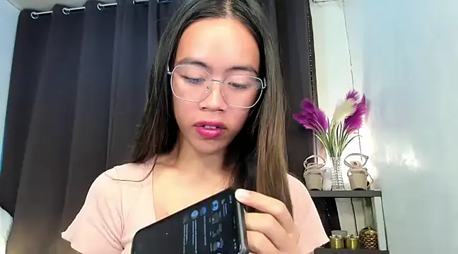 Snapshot of Emma_Jones88 chatting on 02-15-25, 01:42 Emma Jones88 online show from 02-15-25, 01:42