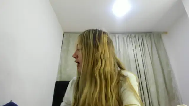 Snapshot of horny__molly_ chatting on 02-18-26, 02:40 horny molly online show from 02-18-26, 02:40