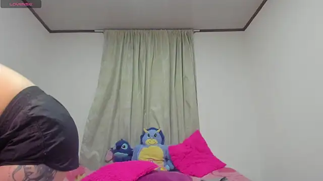 Snapshot of horny__molly_ chatting on 07-22-26, 02:25 horny molly online show from 07-22-26, 02:25