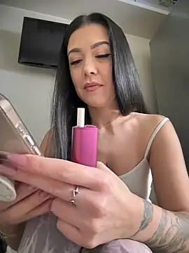 Snapshot of denise_k chatting on 12-20-24, 12:38 denise k online show from 12-20-24, 12:38