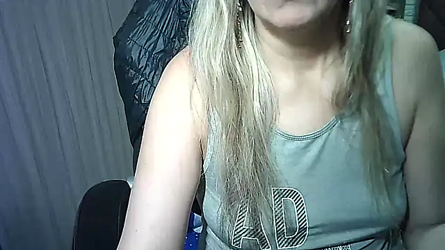 Snapshot of DianaRouse chatting on 03-16-25, 11:25 DianaRouse online show from 03-16-25, 11:25