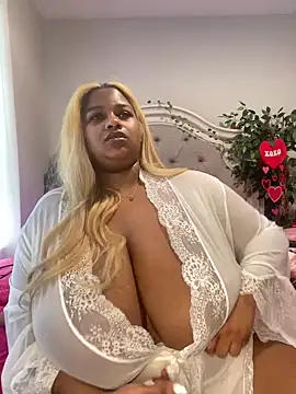 Snapshot of BigFineSelena chatting on 02-05-25, 07:20 BigFineSelena online show from 02-05-25, 07:20