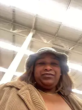 Snapshot of BigFineSelena chatting on 01-10-26, 12:23 BigFineSelena online show from 01-10-26, 12:23