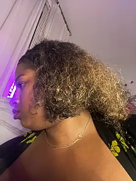 Snapshot of BigFineSelena chatting on 05-17-26, 03:48 BigFineSelena online show from 05-17-26, 03:48