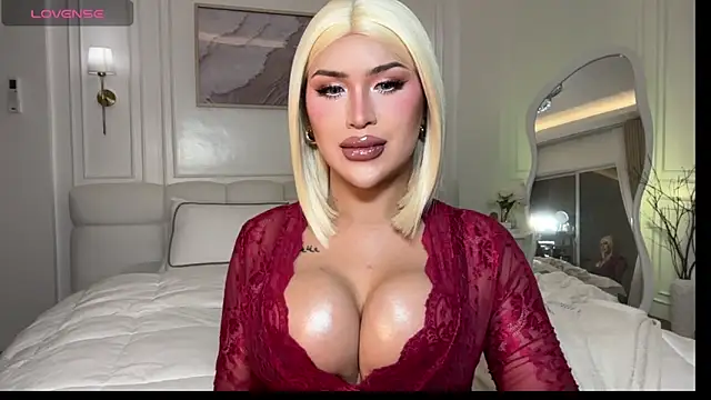 Snapshot of Your_Majesty_Tyra chatting on 06-24-26, 04:44 Your Majesty Tyra online show from 06-24-26, 04:44