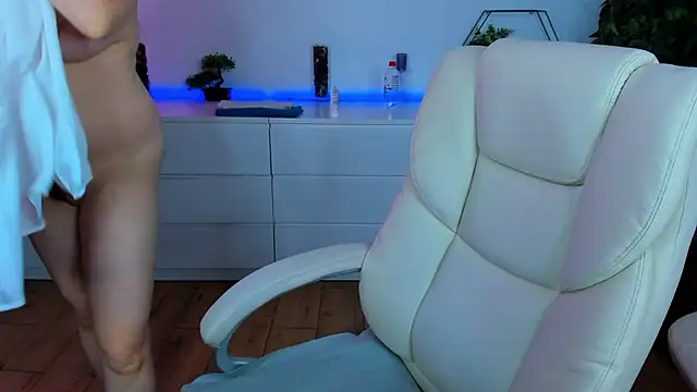 Snapshot of Kamilla_Hot chatting on 10-10-25, 05:56 Kamilla Hot online show from 10-10-25, 05:56