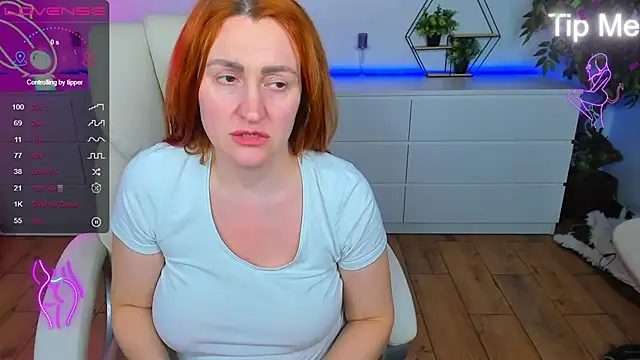 Snapshot of Kamilla_Hot chatting on 11-14-25, 06:28 Kamilla Hot online show from 11-14-25, 06:28