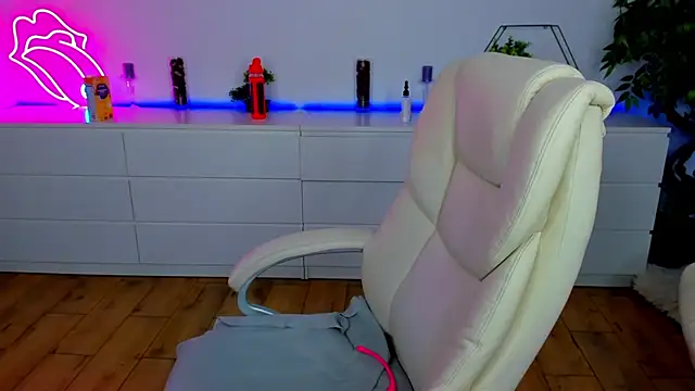 Snapshot of Kamilla_Hot chatting on 11-15-25, 06:59 Kamilla Hot online show from 11-15-25, 06:59