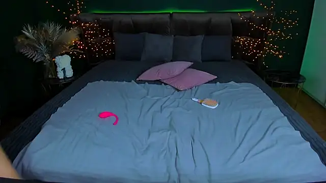 Snapshot of Kamilla_Hot chatting on 11-21-25, 06:34 Kamilla Hot online show from 11-21-25, 06:34