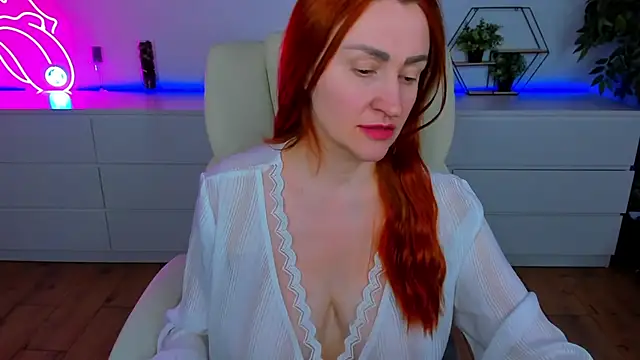 Snapshot of Kamilla_Hot chatting on 11-23-25, 06:52 Kamilla Hot online show from 11-23-25, 06:52