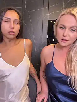 Snapshot of Keep_us_wild chatting on 12-14-24, 07:18 Keep us wild online show from 12-14-24, 07:18