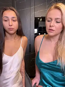 Snapshot of Keep_us_wild chatting on 02-06-25, 03:48 Keep us wild online show from 02-06-25, 03:48