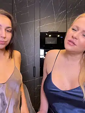 Snapshot of Keep_us_wild chatting on 02-09-25, 10:43 Keep us wild online show from 02-09-25, 10:43