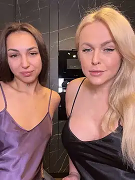 Snapshot of Keep_us_wild chatting on 03-09-25, 10:30 Keep us wild online show from 03-09-25, 10:30