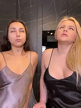 Snapshot of Keep_us_wild chatting on 03-12-25, 10:39 Keep us wild online show from 03-12-25, 10:39