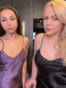 Snapshot of Keep_us_wild chatting on 03-17-25, 10:06 Keep us wild online show from 03-17-25, 10:06