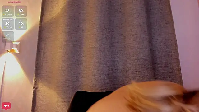 Snapshot of Assh_lee_ chatting on 10-16-25, 01:12 Assh lee online show from 10-16-25, 01:12